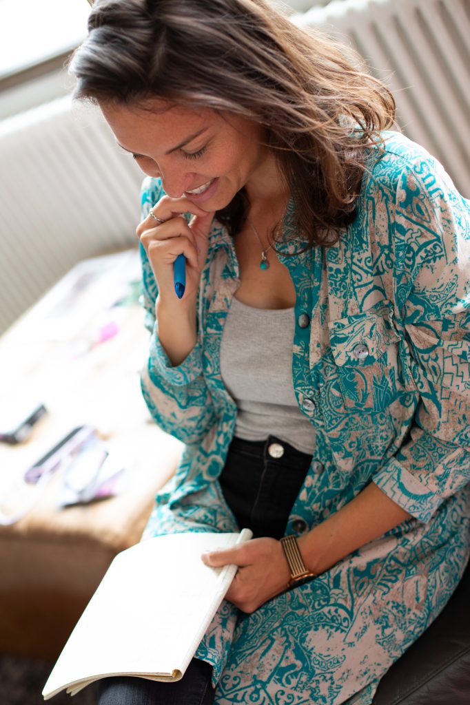 Joy Fromental en pleine communication intuitive